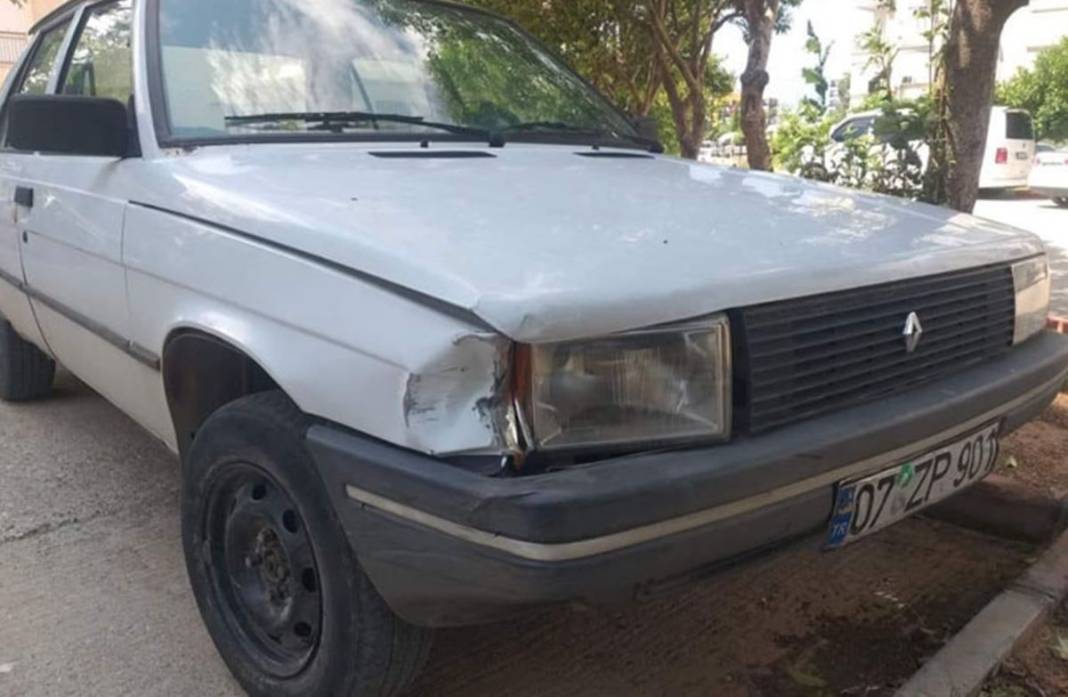 Renault Broadway ile çarpışan Volvo'nun son hali şoke etti! Birodvey Bey diyeceksiniz! 1